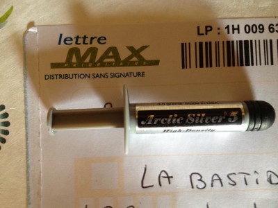 IMG_0781.JPG (2.27 Mio) Vu 1681 fois Donc,voila mon prmier colis comme je disait ^^