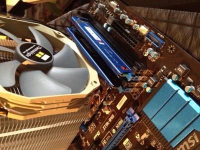 photo 9.JPG (3.03 Mio) Vu 1148 fois Mise ne place des barettes kingston hyperX blu 1600 Mhz a configurer dans le bios par la suite car je sais que c'est le probleme de ces CM qui reconnait que 1333Mhz