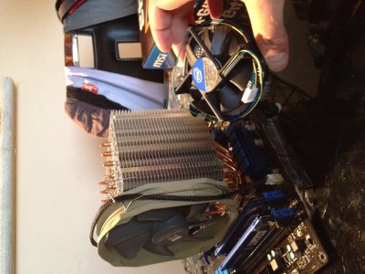 photo 10.JPG (2.71 Mio) Vu 1148 fois Difference entre le ventirad fourni d'intel et le macho HR-02 lol