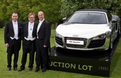 elton-john-with-chrome-audi-r8-spyder_1-thumb-550x357.jpg