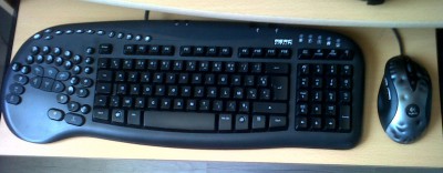 IMG00145-20120722-1435.jpg (322 Kio) Vu 4027 fois Le claviermerc stealth et la souris logitech MX 518
